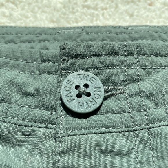 North Face Shorts - Picture 5 of 7